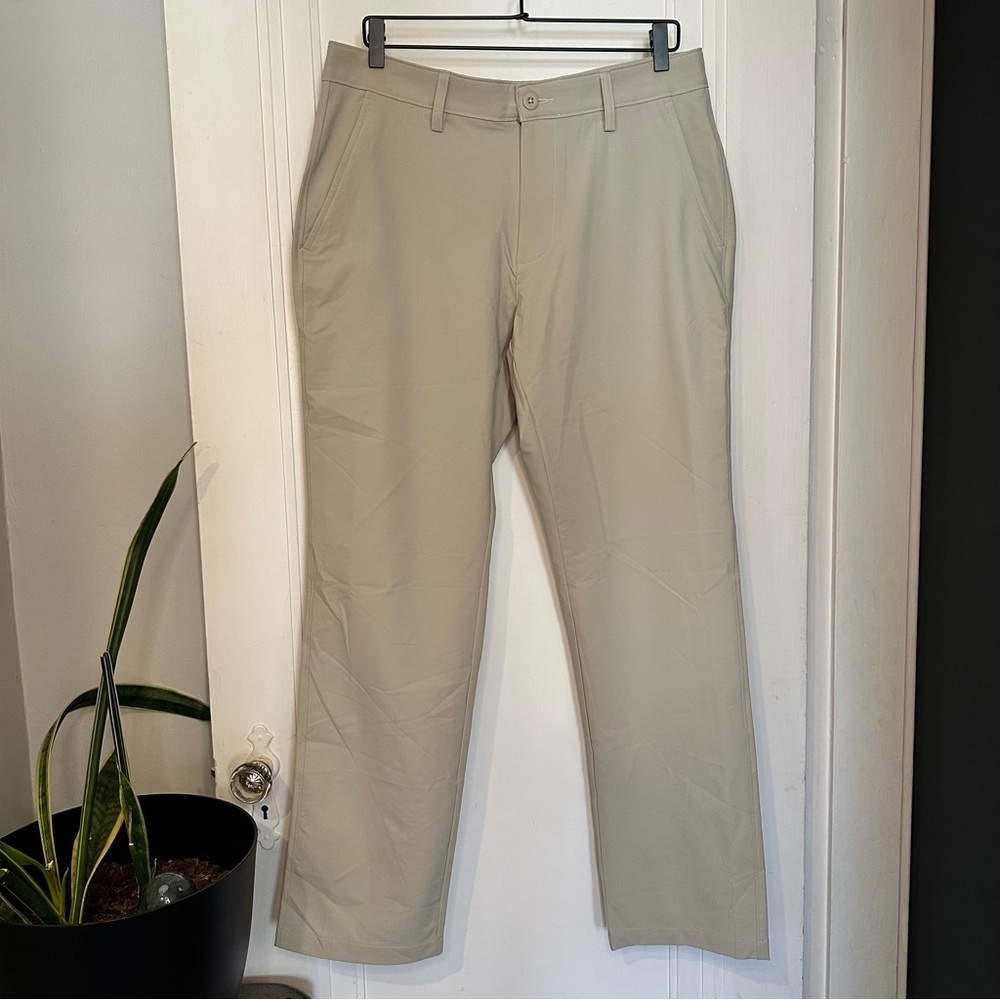 Under Armour Mens Golf Pants Khaki Tan Straight Leg Stretch 34x32 NWOT